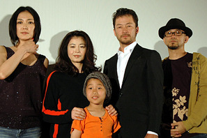 揺るぎない女性は怖い（？）青山監督と10年経っても変わらない浅野忠信が再タッグ！ 画像