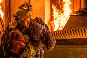 「あまりにリアル」撮影8年、消防車30台以上を使用『フラッシュオーバー 炎の消防隊』メイキング映像 画像