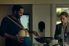 エミリア・クラーク主演、近未来の“妊娠の形”描く『ポッド・ジェネレーション』予告 画像