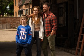 よく見ると何かがおかしい…一家の様子捉える『スピーク・ノー・イーブル』場面写真＆予告映像 画像