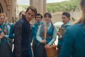 『ウィキッド』飛ぶ鳥を落とす勢いのジョナサン・ベイリー、フィエロ王子を語る「エルファバが彼を変えた」 画像