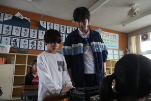 綾野剛“教師”が追い詰められる『でっちあげ ～殺人教師と呼ばれた男』予告 主題歌はキタニタツヤ 画像