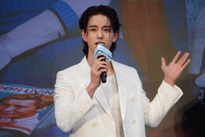 JO1佐藤景瑚、鍛え上げた肉体美を披露「アベンジャーズになるために、毎日トレーニング」 画像