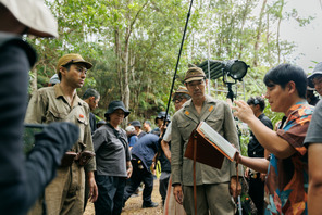 堤真一＆山田裕貴、クランクイン前に頭を坊主に『木の上の軍隊』メイキング 画像