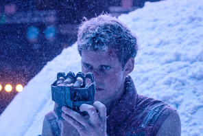 ビル・スカルスガルド“ボーイ”ほか魅力的なキャラが登場『ボーイ・キルズ・ワールド』場面写真 画像