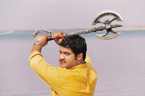 『RRR』の原点がここに！ラージャマウリ×NTRジュニア『シンハードリ』魅力満載の場面写真公開 画像