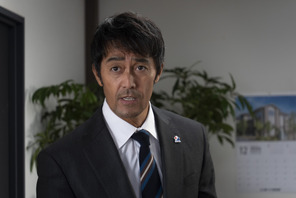阿部寛、演じる主人公は「厄介な傲慢さを持った人間」『俺ではない炎上』場面写真 画像