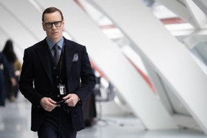 マイケル・ファスベンダーは「“静かな強さ”を」ダンヒルを着こなす『ブラックバッグ』劇中衣装展も開催 画像