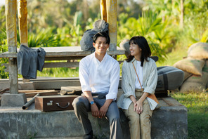 寄り添う小栗旬＆ハン・ヒョジュ、仲睦まじい赤西仁＆中村ゆり捉える「匿名の恋人たち」オフショット 画像