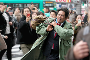 青島俊作、新宿を疾走！『踊る大捜査線 N.E.W.』クランクイン＆場面写真公開 画像