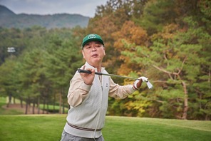 金なし、コネなし、ゴルフ経験なし…ハ・ジョンウが臨む波乱の接待ゴルフの行方は!?『ロビー！』予告編 画像