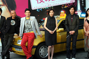 『夜の上海』プレミアで本木雅弘が塚本高史に鋭いツッコミ！　「生まれたの？」 画像