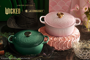 作品テーマをデザインで表現！『ウィキッド 永遠の約束』とル・クルーゼのコラボコレクション発売中 画像