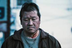 佐藤二朗「放心状態にならざるを得ない」見えない凶器振るう