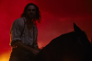 全世界1.5億ドル超え大ヒット中『嵐が丘』圧巻の映像美に酔いしれる…撮影舞台裏の特別映像 画像