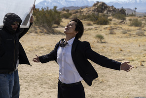 山下智久“永瀬”、砂漠の地で何が…『正直不動産』アメリカロケのメイキング写真 画像