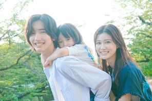 道枝駿佑＆生見愛瑠、父・母役に挑戦『君が最後に遺した歌』家族写真公開 画像