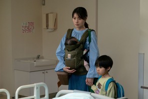 有村架純が初の母親役に 繊細かつ力強い表情捉える『マジカル・シークレット・ツアー』場面写真 画像
