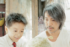 チャウ・シンチーが夕張へエール！　廃校の児童たちに『ミラクル7号』プレゼント上映 画像