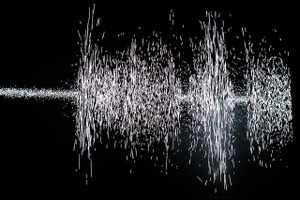 坂本龍一ら制作、電磁波を可視化する巨大アートを展示　「メディア芸術祭作品展」 画像