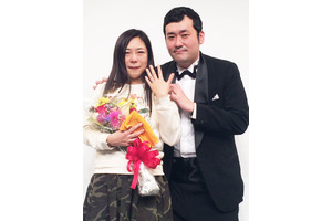 椿鬼奴、“年下彼氏”グランジ・佐藤大と結婚！　サプライズプロポーズに大号泣 画像