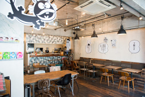 「赤塚不二夫カフェ」が期間限定で原宿に登場! 画像