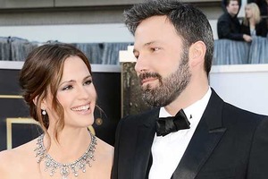 離婚を決めたベン・アフレック＆ジェニファー・ガーナー、結婚指輪を再び薬指に 画像