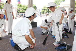 【ディズニー】憧れのキャスト体験を夏休みに！　「カストーディアル・キッズ！」 画像