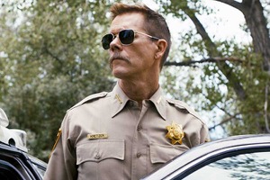 【予告編】ケヴィン・ベーコン、悪徳保安官を熱望！『COP CAR／コップ・カー』 画像