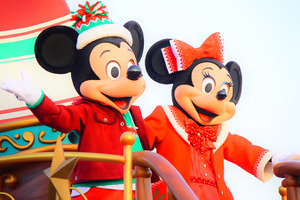 【ディズニー】ランドの心温まるクリスマスパレード！知っていると楽しめる鑑賞ポイントは？ 画像