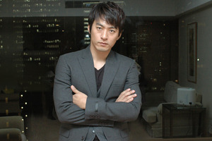 チュ・ジンモインタビュー　恋するイメージから一転！　男だらけの現場に… 画像