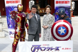 “生き残った”米倉涼子＆加藤浩次、神田明神でアベンジャーズの勝利を祈願 画像