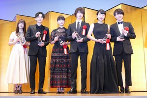 横浜流星、久々再会の深田恭子とハグ！　吉沢亮＆神木隆之介も登場の第44回エランドール賞授賞式 画像