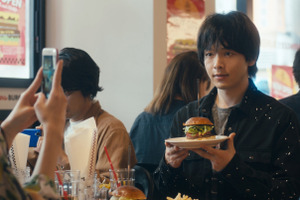 『人数の町』中村倫也、SNSに写真投稿で食事ゲット？新写真公開 画像