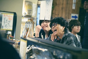 井ノ原快彦＆道枝駿佑、本物の親子のような仲睦まじさ…『461個のおべんとう』新場面写真 画像