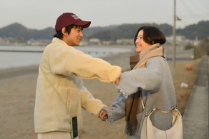 吉高由里子“鈴”、北村匠海“一星”へのおでこキスに「背伸びおでこキスは反則」「可愛すぎる」など反響集まる…「星降る夜に」3話 画像