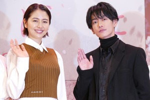 長澤まさみ、映画初共演の佐藤健は「カッコ良すぎて、こっちが恥ずかしく」 画像