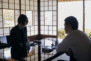 杉咲花×安田顕、緊迫の対峙シーン『朽ちないサクラ』場面写真 画像