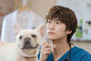 俳優ナ・イヌ、新ドラマでは“犬系男子”に。一途な田舎の獣医役で女性の心を揺さぶる！ 画像