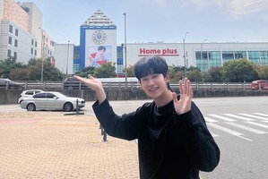 『涙の女王』キム・スヒョン、オフを満喫！「髪の毛がちょっとボサボサなのも良い」の声も【PHOTO】 画像