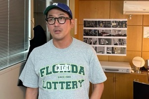 俳優ハ・ジョンウ、芸人顔負けの機知！ファンとの面白いやり取りが話題に【PHOTO】 画像