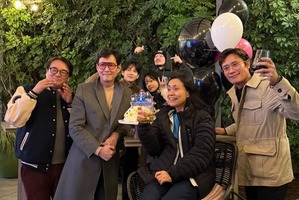 俳優イ・ジョンジェ、『イカゲーム』プロモ活動中に52歳に！出演者たちとのお祝いショット公開【PHOTO】 画像