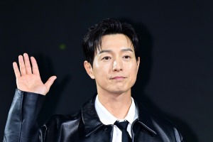 『ザ・グローリー』の“ダンディ夫”チョン・ソンイル、韓国美容ブランドのモデルに抜擢！ 画像