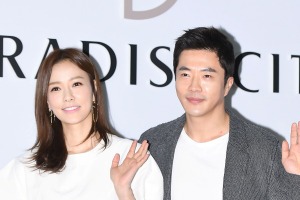 「妻は美しくないときがない」俳優クォン・サンウ、“結婚17年目”の女優ソン・テヨンにメロメロ！ 画像