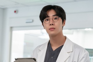 俳優チュ・ヨンウ、『オク氏夫人伝』と『トラウマコード』の2連続ヒット！“沼落ちする人続出” 画像