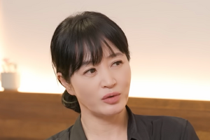 “信じられない54歳” 女優キム・ヘス、圧巻ドレス姿のための「必死なスタイル維持」を語った！ 画像