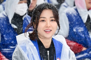 『トンイ』女優パク・ハソンが雪の中ボランティア！元気な笑顔見せて練炭運び【独占写真】 画像