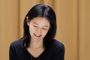 女優イ・ヨンエが多忙すぎる…今度は演劇に主演！初本読みの時も“圧倒的な美しさ”【PHOTO】 画像