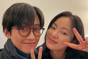 ナムグン・ミン、共演女優との仲良しツーショット公開！ますます新作が「楽しみ」【PHOTO】 画像