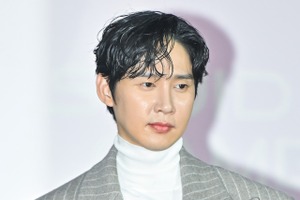 “SNS誤投稿”で自粛中のパク・ソンフン、復帰の可能性。同事務所のハン・ジミンと共演なるか 画像